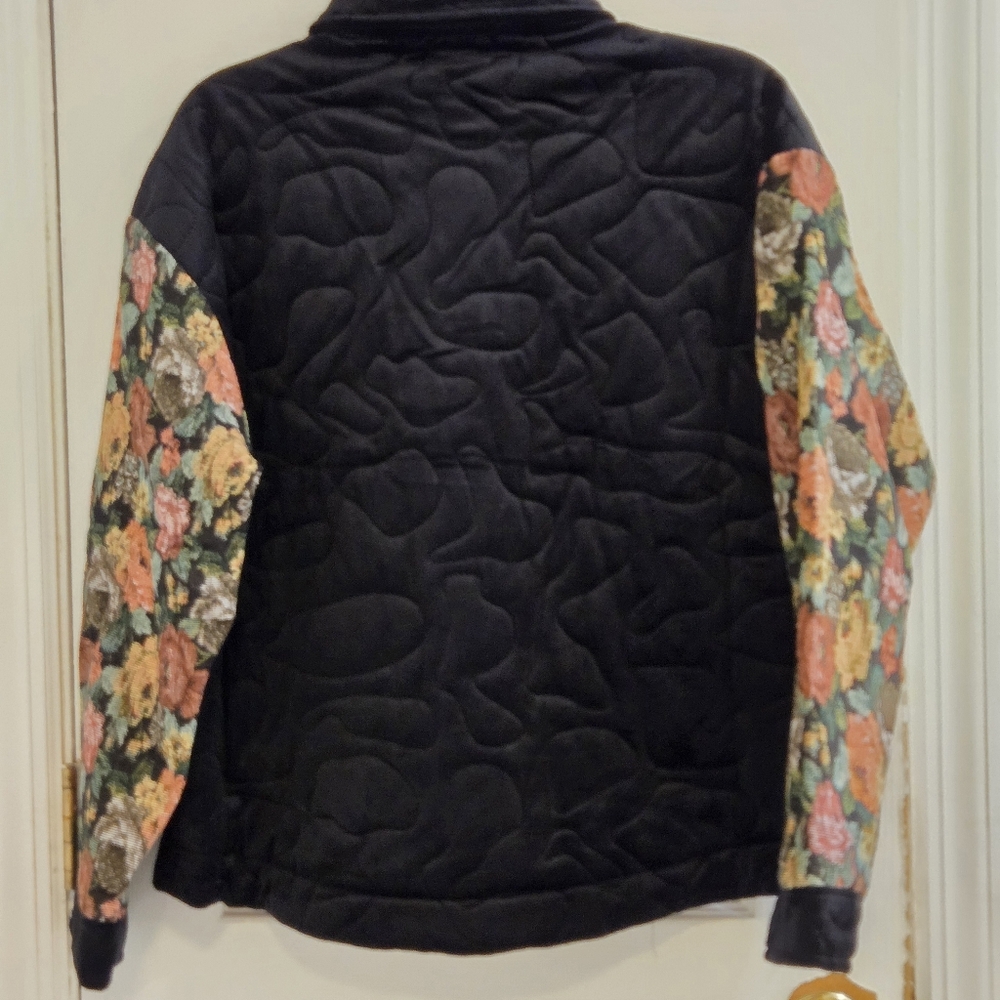 Jodifl NWT Quilted Jacket With Floral Sleeves and Front Pockets Small - Picture 10 of 10